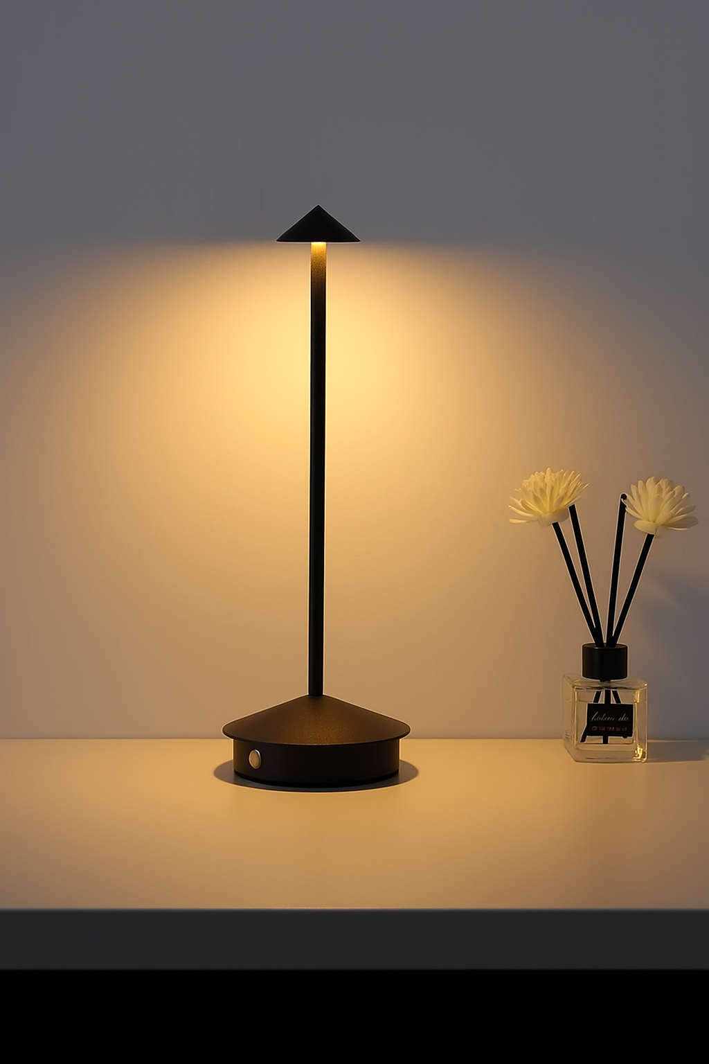 Nancy | Schlanker moderner Tischlampe