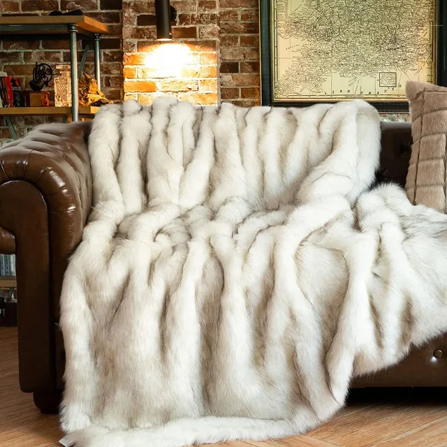 Aria | Luxuriöse Arctic Fox Fell Decke